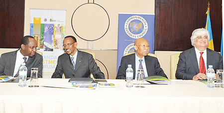 President Paul Kagame shares a word with RDB CEO, John Gara. Next to him are Pascal Dozie and Mohan Koul. (Photo Urugwiro Village)