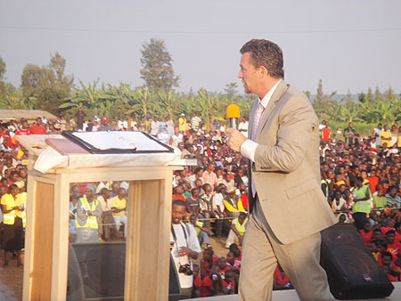 American evangelist Dana Morey speaking at the Kayonza crusade which ends today (Photo E.Mutara)