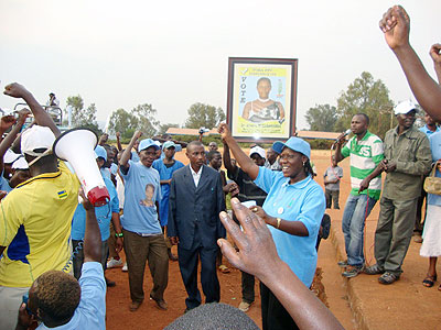 PPC Presidential candidate greating supporters on arrival at Cyasemakamba in Kibungo. (Photo: S. Rwembeho)