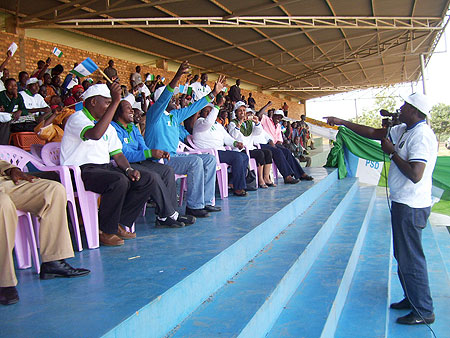 Dr. Ntawukuriryayo adressing supporters amidst cheers and chanting of party slogans yesterday (Photo by A.Gahene)