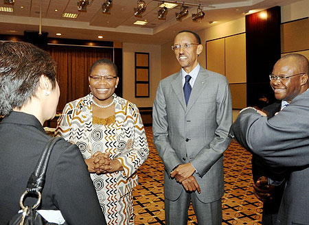 President Kagame sharing a light moment with some of the delegates yesterday (Photo Urugwiro Village)