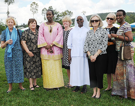 The First Lady with members of Maranyundo Initative, Sister Thierry Dominique, and Sen Inyumba (photo J.Mbanda) 