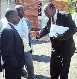 The Executive Secretary of the Western province, Jabo Paul talking to Nyabihu district mayor J. Damascu00e8ne Ndagijimana after the meeting (Photo; S. Nkurunziza)