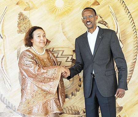 President Kagame and the Executive Secretary of ACBF, Dr. Frannie Lu00e9autier, at Village Urugwiro, yesterday (Photo-Village Urugwiro)