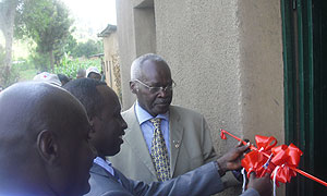 (R-L) Dr Bernard Nzigiye the Rwanda Red Cross President, Mayor Gasana Munyentwali ( C) of Nyamagabe innaugurating the houses. Photo by Pelagie N.