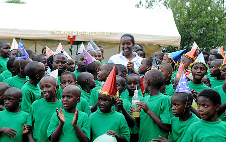 The First Lady, Jeannette Kagame, sarrounded by the Children at the Christmas party, yesterday. (Photo Village Urugwiro)