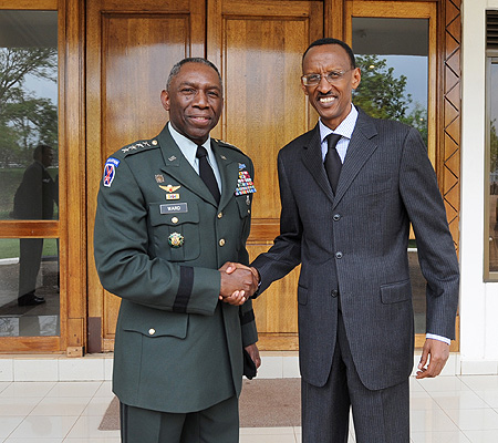 President Kagame bids farewell to Gen. Ward at Urugwiro Village, yesterday. (Photo Village Urugwiro)