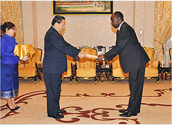 Ambassador Francois-Xavier Ngarambe presenting his credentials to Laos President (Courtsey Photo)