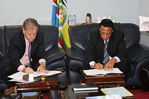 John Murray McIntire the World Bank Country Director for Tanzania, Uganda and Burundi and EAC Secretary General Juma Mwapachu signing the grant agreement (Courtesy Photo)