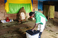 Residents voted in a typical tradtionally decorated environment.(photo S. Rwembeho)