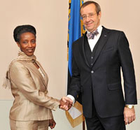 Amb Immaculu00e9e Uwanyiligira (L) with Estonian President, Toomas Hendrik Ilves