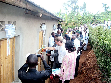 The head of AVSI-Rwanda Calvin Guido, inaugurating one of the houses constructed for vulnerable families in Muhura sector (Photo. D. Ngabonziza)