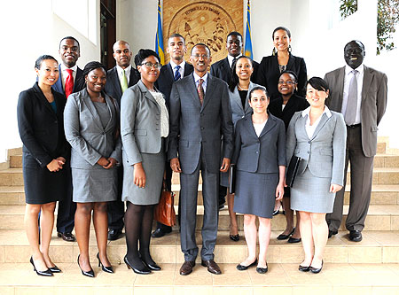 President Kagame with the Harvard Law students at Village Urugwiro, yesterday. (Photo. Village Urugwiro)