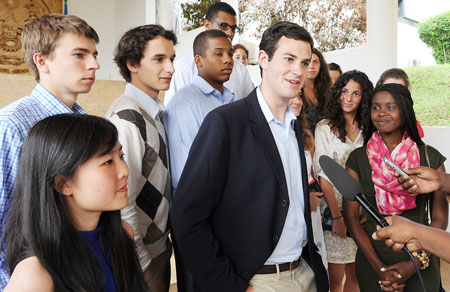 Jeff Kaiser, speaks to journalists on behalf of his fellow Yale students, after meeting the President at Village Urugwiro, yesterday. (Photo. Village Urugwiro)