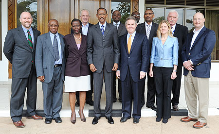 President Kagame with members of the Presidential Advisory Committee along with government officials at the close of the 3rd day of their meeting at Village Urugwiro, yesterday. (Photo Village urugwiro)