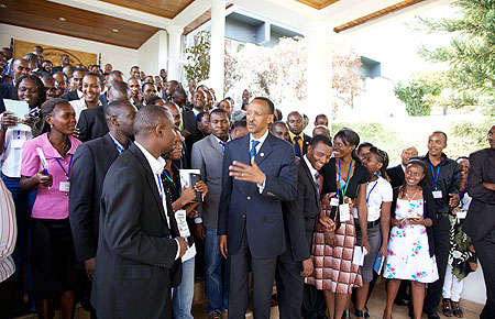 President Kagame chats with youth from the region after a meeting at Village Urugwiro, yesterday. (Photo Village Urugwiro)