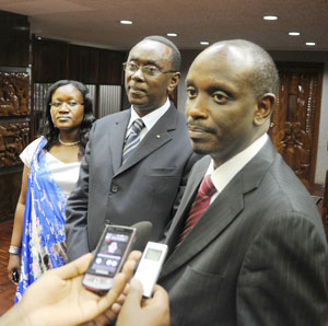 Dr. Richard Sezibera talking to the Press after his appointment as EAC Secretary General on Tuesday. Looking on are Premier Bernard Makuza (C) and Minister for EAC Monique Mukaruliza. (Photo: T. Kisambira)