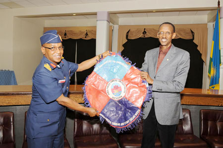 President Kagame receiving a gift from the Commandant of Nigeria's Armed Forces Command and Staff College, Air Vice Marshal, Ahmed Tijjani Mu'azu (Photo Urugwiro Village).