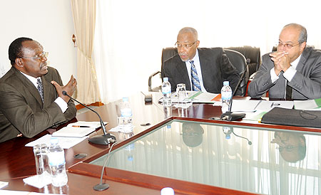 Trade and Industry Minister Francois Kanimba (L) during his meeting with commonwealth officials led by Glifford Smith (Centre). Photo J Mbanda)