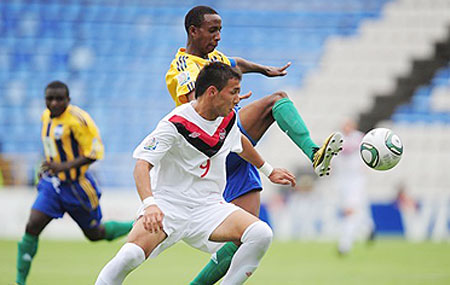 Rwanda's Emery Bayisenga (right) takes the ball away from Canada's striker Sadi Jalai during yesterday's match. (Net photo)