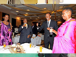 Presidents Paul Kagame and Yoweri Museveni together with the First Ladies 