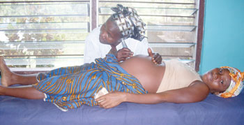 Traditional Birth Attendants can be trained in modern health techniques in order to reduce maternal mortality in Africa. Net /Photo