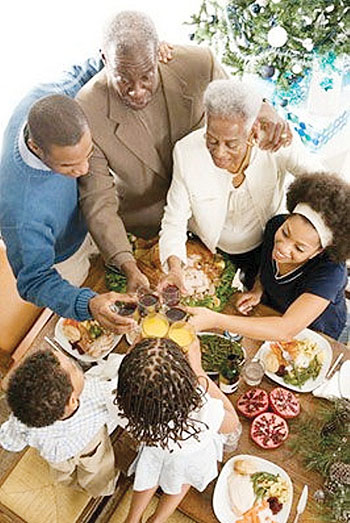 Dinner time is family connection time. Net photo