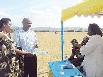 Rutagarama and his wife Auleria Mukakayumba receiving vehicle keys and other documents The New Times / D. Ngabonziza