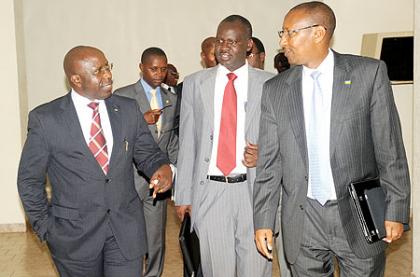 Prime Minister Pierre Damien Habumuremyi (L) chats withMinisters Stanislas Kamanzi (C) and John Rwangombwa after the Governance open day discussions yesterday. The New Times / John Mbanda.