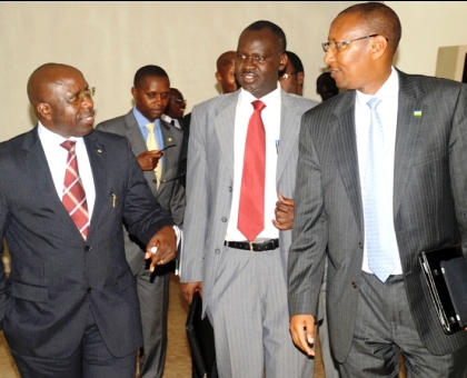 Prime Minister Pierre Damien Habumuremyi (L) chats withMinisters Stanislas Kamanzi (C) and John Rwangombwa after the Governance open day discussions yesterday. The New Times / John Mbanda.