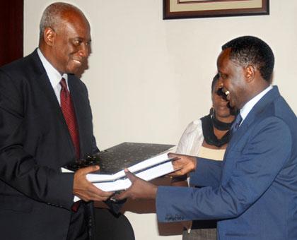 Prosecutor General Martin Ngoga (R) receiving Uwinkindi case file from ICTR Prosecutor Bubakar Jallow last month. The New Times / File.