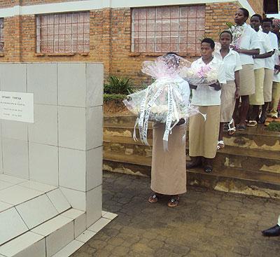 Students prepare to lay wreaths on one of the graves of Nyange secondary school national heroes. The New Times / S. Nkurunziza.