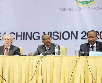 President Kagame during the launch of the reports yesterday. Next to him are Prof Paul Collier from Oxford University (L) and Finance Minister, John Rwangombwa. The New Times / Village Urugwiro.