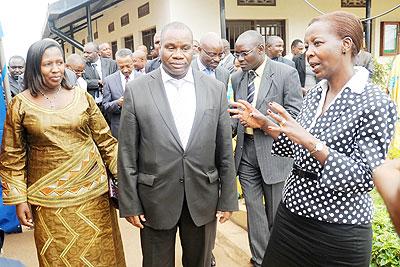  Foreign Minister, Louise Mushikiwabo (R), her Burundian counterpart Laurent Kavakure (C) and the Governor of the Eastern Province, Odette Uwamariya, tour Nemba-Gasenyi border post. The New Times / J. Mbanda