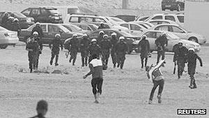 Demonstrators advanced about 2km (1.5 miles) on Pearl roundabout before they were pushed back. Net photo.