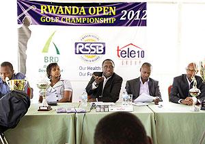 Rwanda golf union chairman Andrew Nkwandi (C) addresses journalists yesterday with the event sponsorsu2019 representatives. The New Times/T. Kisambira.