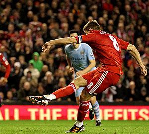 A Steven Gerrard penalty edged the first leg of their semi final with Manchester City.  Net photo.