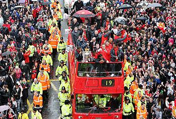 Manchester United players take part in a bus parade carrying the players and officials through Manchester City centre after winning last seasonu2019s EPL title. Net photo