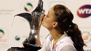 Radwanska Agnieszka kisses the trophy