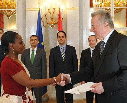 Amb. Christine Nkurikiyinka presenting her credence letter to Hungarian President Pu00e1l Schmitt last week.  The New Times / Courtesy.