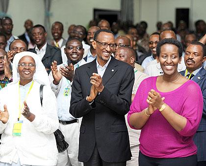 President Kagame and Mrs Kagame hosted retreat participants and guests from civil society and private sector to a cocktail at the Rwanda Military Academy on the last day of the 9th Leadership Retreat.  The New Times / Village Urugwiro.