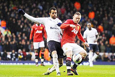 Video star;Tottenham star Sandro appears in the video with Aggro Santos. Net photo.