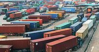 Trucks loaded with containers queue up to go through customs in Yiwu city, east of China. Yiwu, had 576,000 standard containers exported to other countries and regions last year. Net photo.