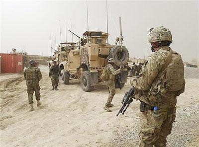 U.S. soldiers keep watch at the entrance of a U.S. base in Panjwai district Kandahar province. Net photo