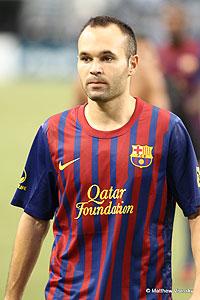 Iniesta has the chance to break the record against Granada on Tuesday. Net photo.