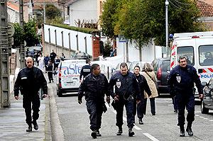 French police are hunting for the gunman, who witnesses said was riding a black scooter. Net Photo.