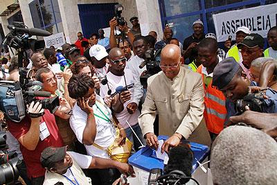 Carlos Gomos Junior, former Prime Minister, and a presidential candidate, casts his ballot at a polling station in Bissau. Xinhua .