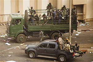 Malian soldiers and security forces gather at the offices of the state radio and television broadcaster after announcing a coup detat. Net photo.