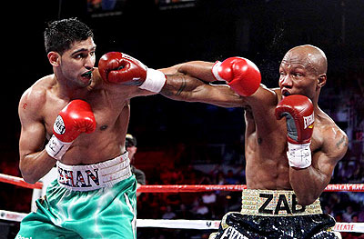 Zab Judah (right) lost to his junior welterweight title last year in a fifth-round knockout loss to Amir Khan (left). (Net photo)