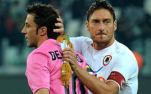 Alessandro Del Piero (L) and Francesco Totti.